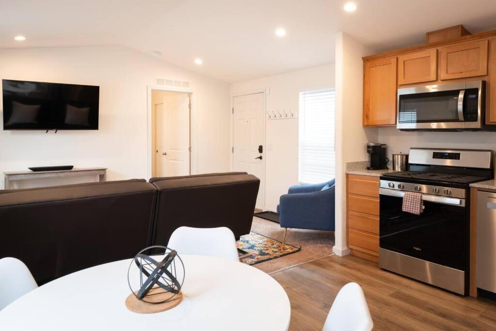 Modern 2-bedroom Eucalyptus House San Luis Obispo